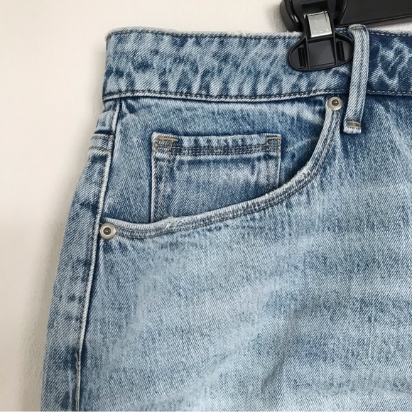 Good American Distressed Button Fly Bombshell Shorts Size 18 NWT - Picture 5 of 15